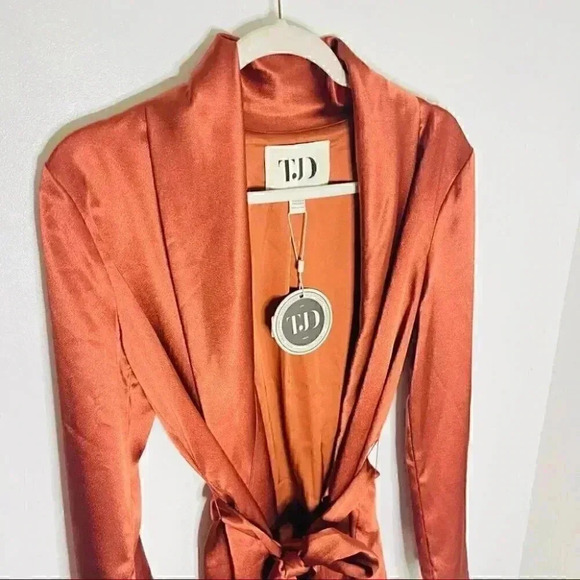 The Jetset Diaries Leo Wrap Top in Copper Satin Medium - Picture 8 of 10